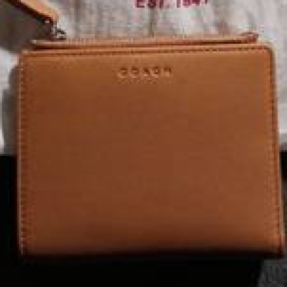 COACH TAN LEATHER SMALL WALLET EUC RETAILS $50 (CAMARILLO) - Picture 11 of 17